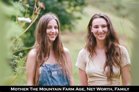 Mother The Mountain Farm: Julia and Anastasias。